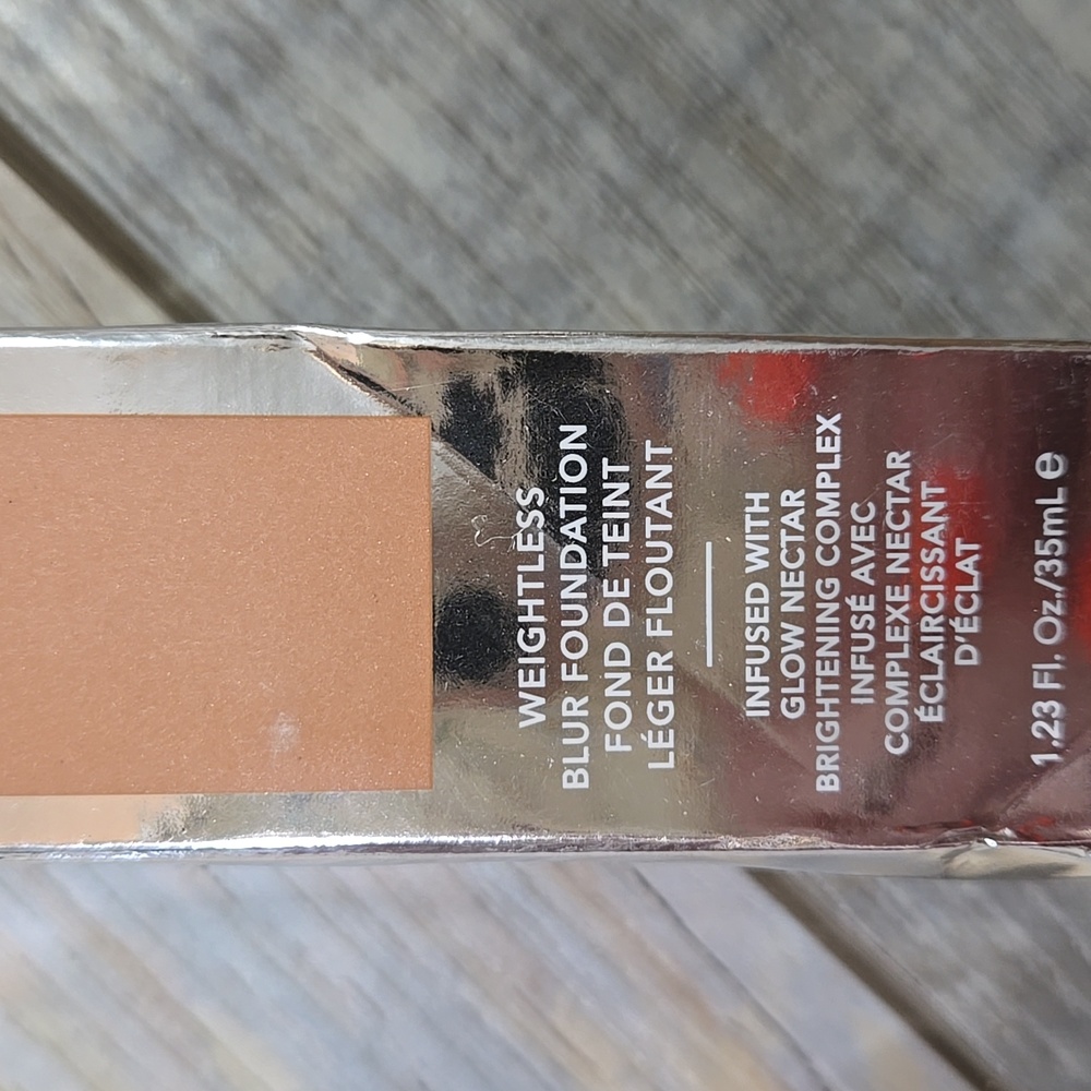 BECCA Skin Love Weightless Blur Foundation Collection NIB various Colors - Picture 2 of 13